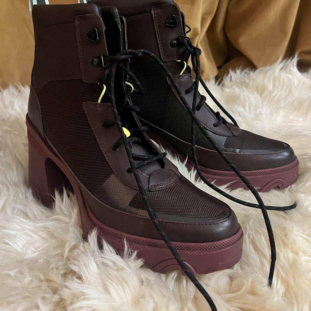 Sorel Women's Lace Up Booties